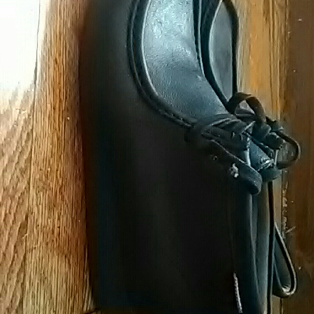 Clarks - Picture 2 of 3